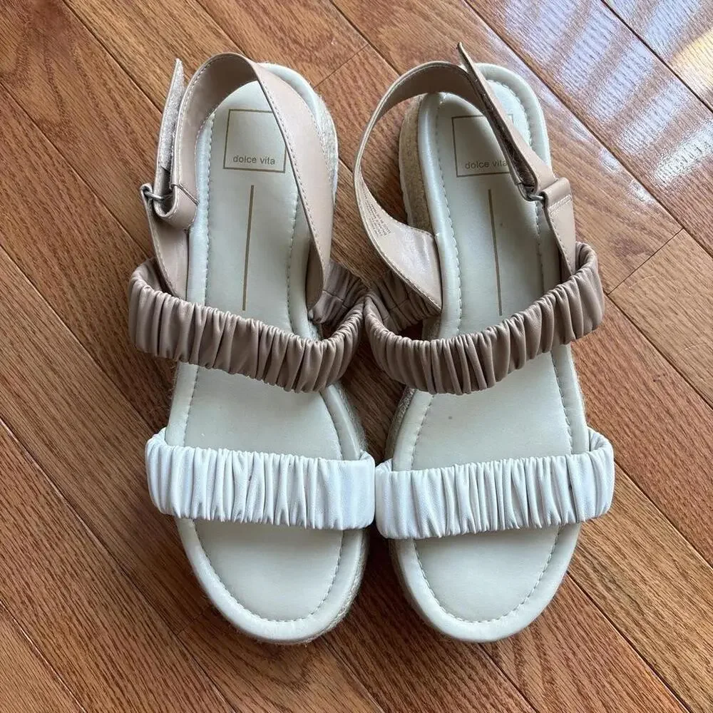 Dolce Vita Women's cream tan Sandals
